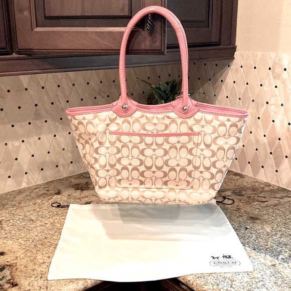 COACH signature jacquard fabric & patent leather flowers & trim tote. F16276 - Picture 7 of 15